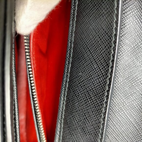 Prada - Picture 8 of 13